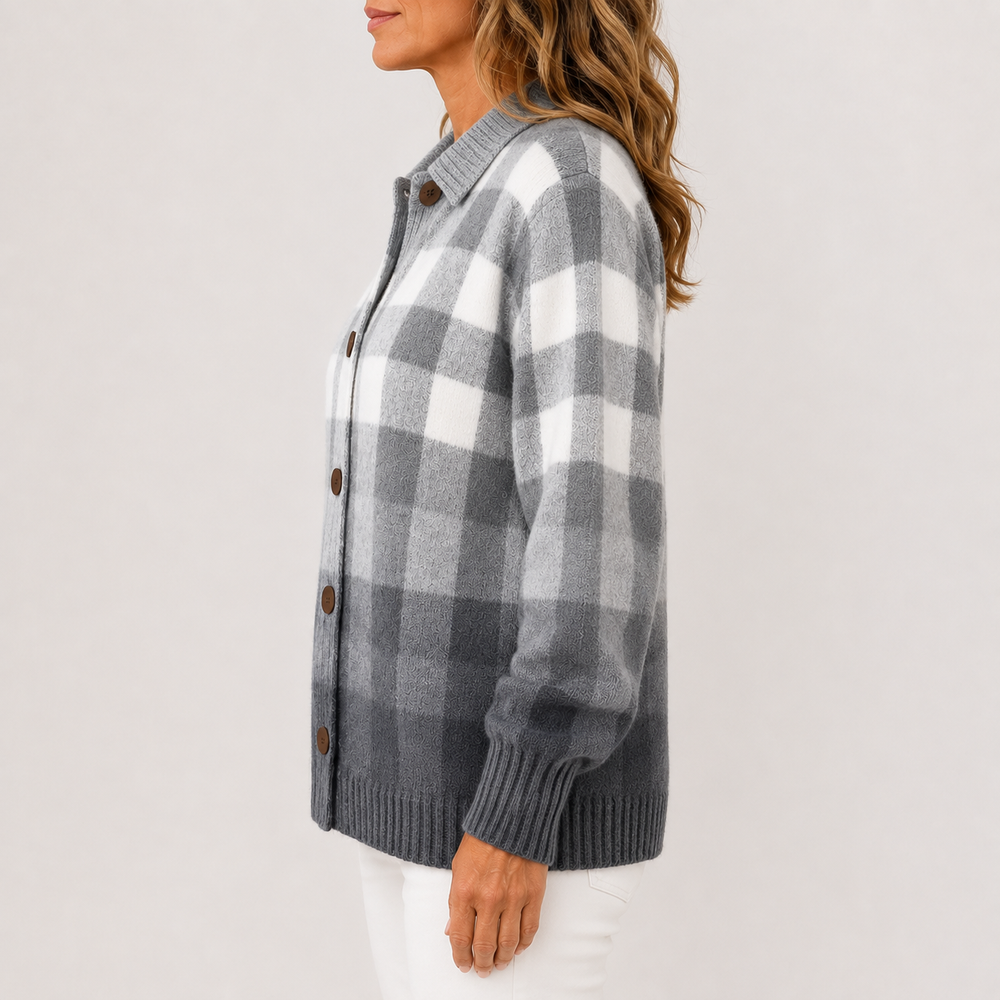 Cardigan-chemise en maille à carreaux gris, vue de profil